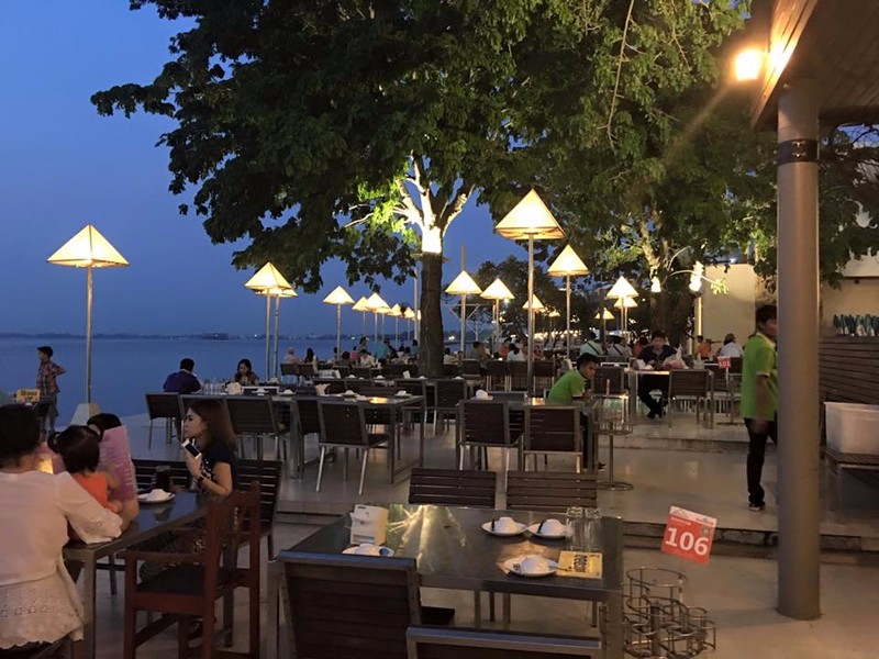 moom aroi restaurant naklua pattaya