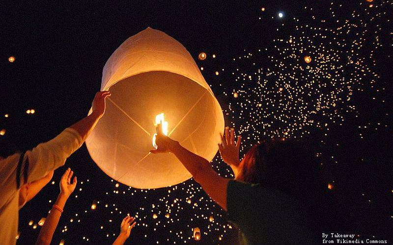 Loy Krathong sky lantern