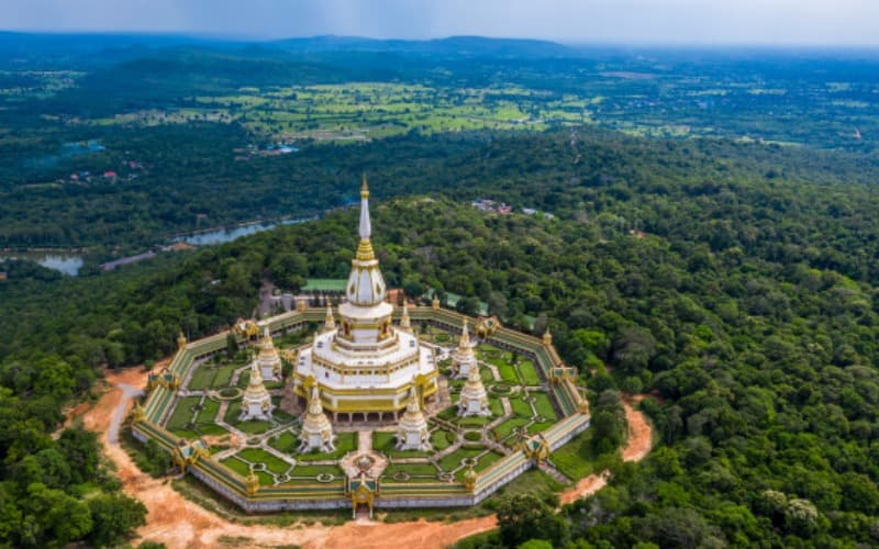Phra Maha Chedi Chai Mongkol: 