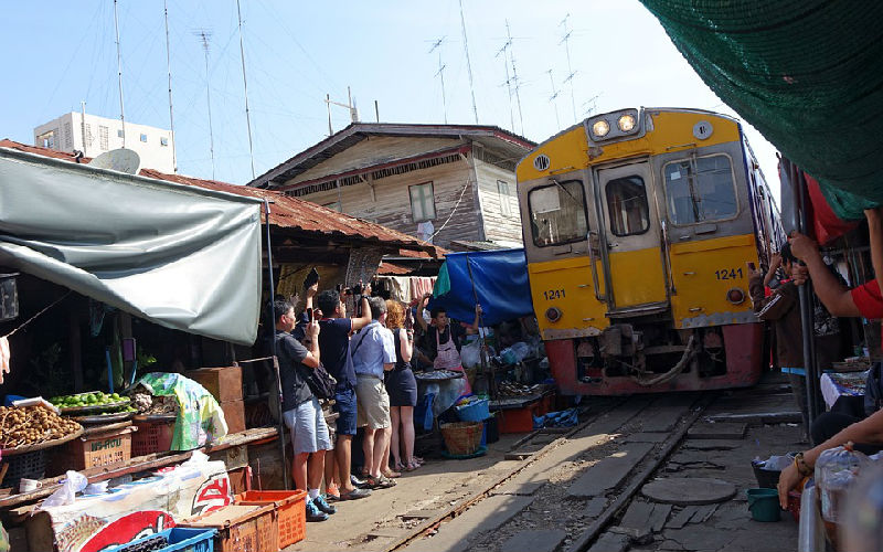 Maeklong Railway Market