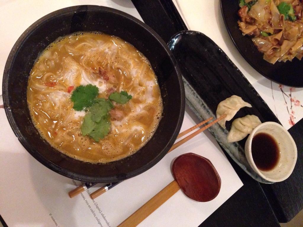 tonkotsu ramen.jpg