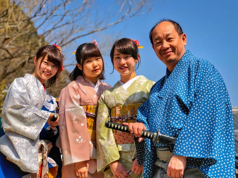 Experience Wearing Kimonos to Take Family Photos in Japan