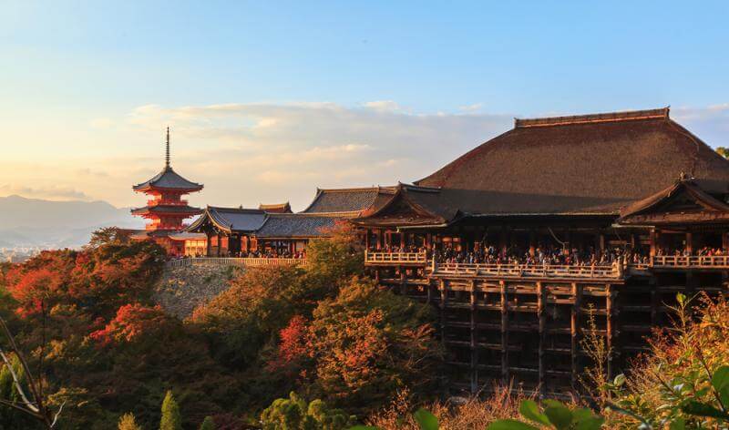 Enjoy Japan Autumn at Kiyomizu-dera
