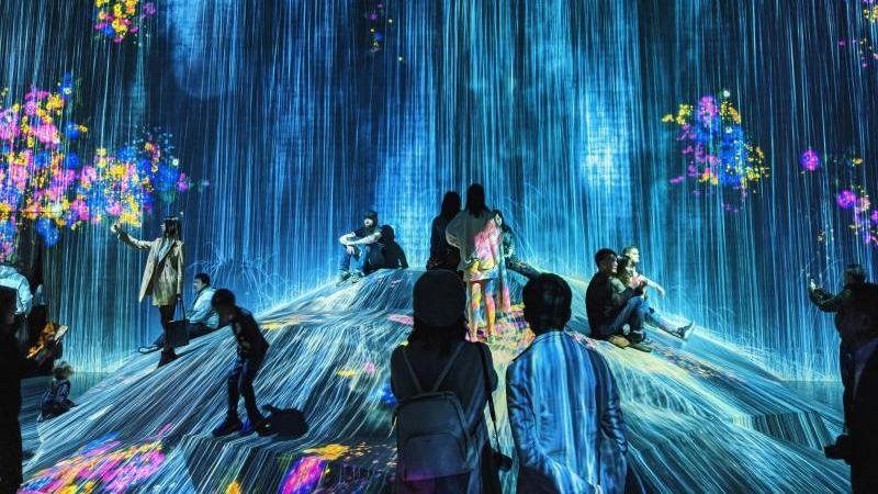Family Time in TeamLab Borderless Tokyo with Kids