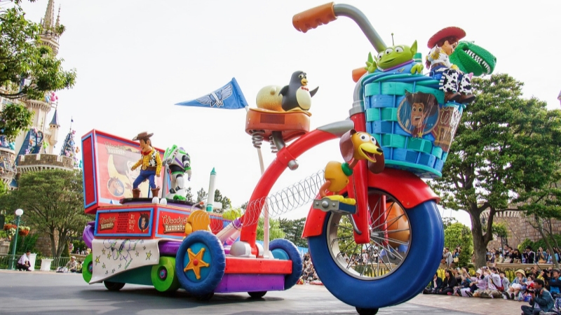 Head to the Tokyo Disney Land  with Children