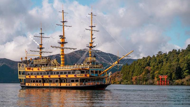 Hakone Sightseeing Cruise on Lake Ashi