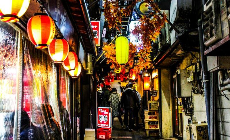Japan Nightlife at Izakaya in Omoide Yokocho, Shinjuku, Tokyo