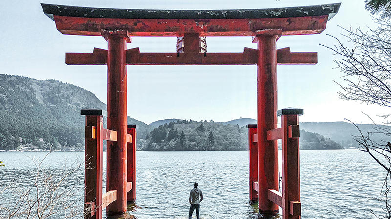 Hakone Shrine Joins the Ground with the Sky