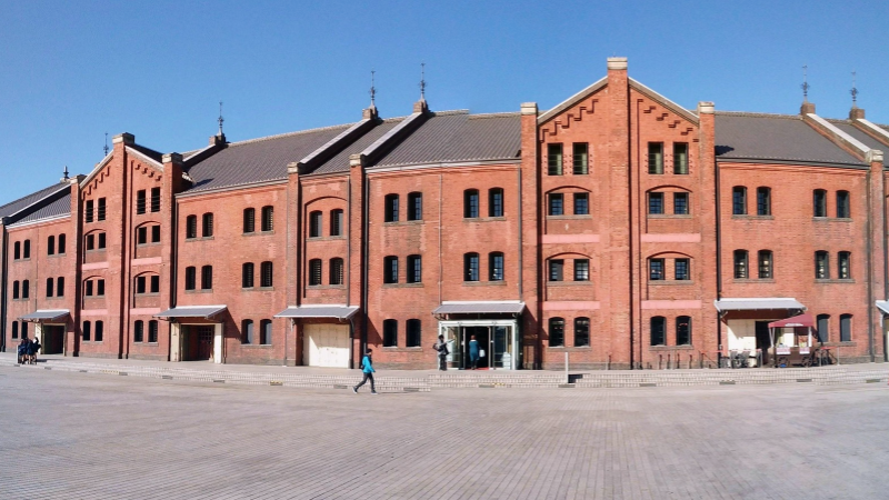 Red Bricks Warehouse: Romantic Meets Historical and Modern Vibes!