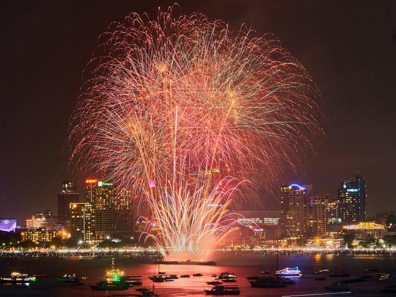 Enchanting Fireworks at Loy Krathong Festival Pattaya