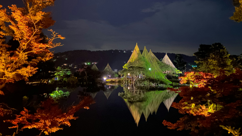 Kenrokuen Gardens at night