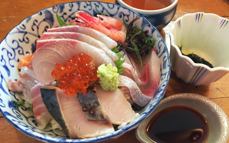 Fresh and flavorful seafood rice bowl
