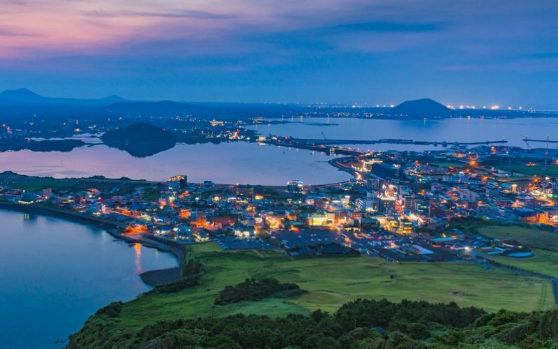 The Beautiful Coastline of Jeju-do