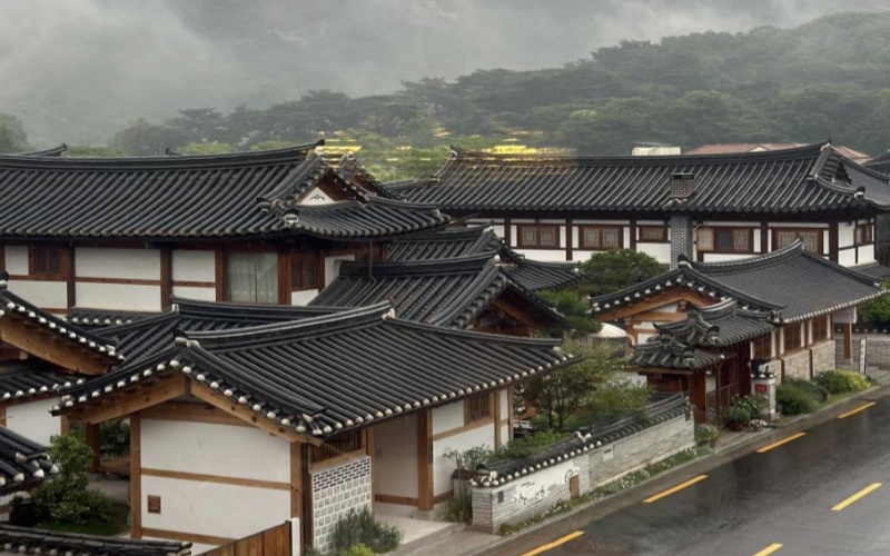 Visit a Hanok Village