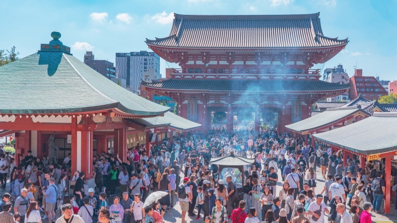 Crowds at Asakusa Temple at Peaking Visiting Time