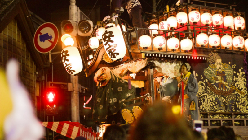 Performers parade with lantern-lit floats during Kyoto’s Gion Matsuri night.