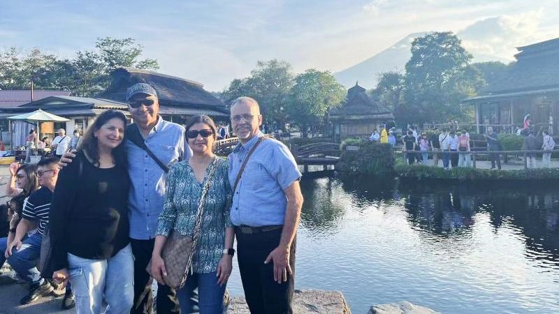 A peaceful afternoon at Oshino Hakkai, where our guests enjoyed the clear spring waters and serene views of Mount Fuji in the distance.