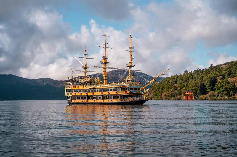 Experience the Lake Ashi's Pirate Ship in Hakone