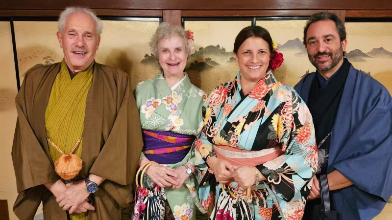 Our customers took a photo to memorize their Kimono and tea ceremony.