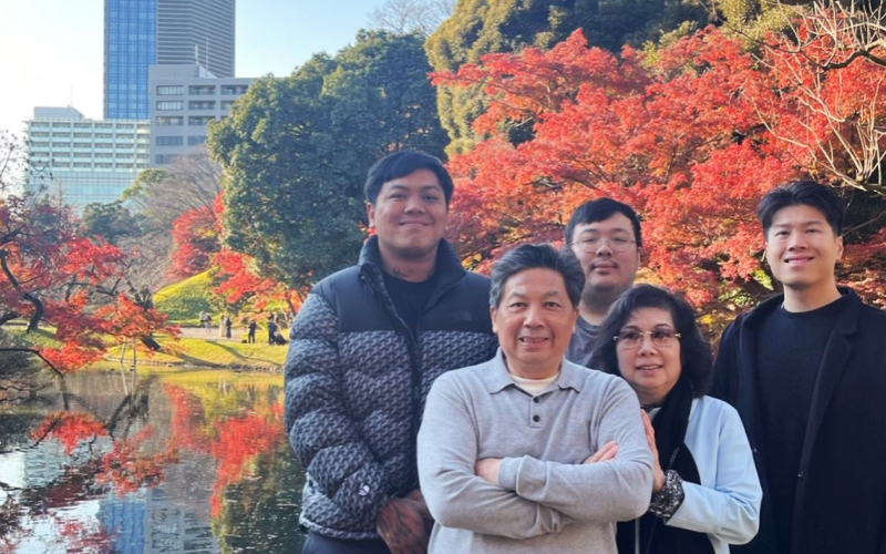 Our family tour guests took a group photo under the red maple trees at Rikugien Garden in Tokyo.