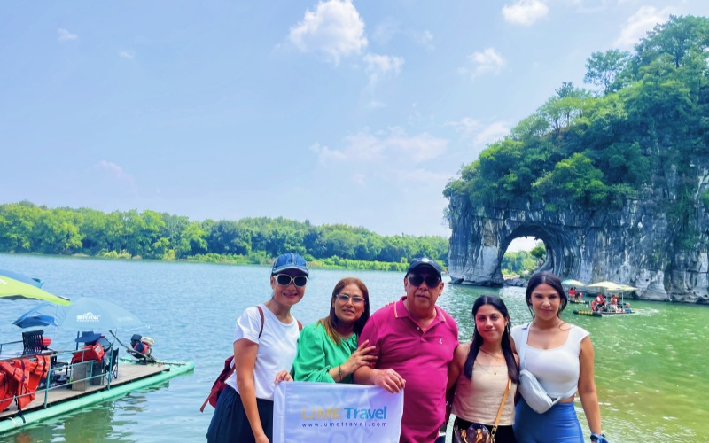 China Guilin Elephant Trunk Hill Family