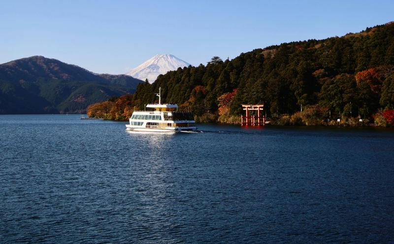 Lake Ashi in the autumn