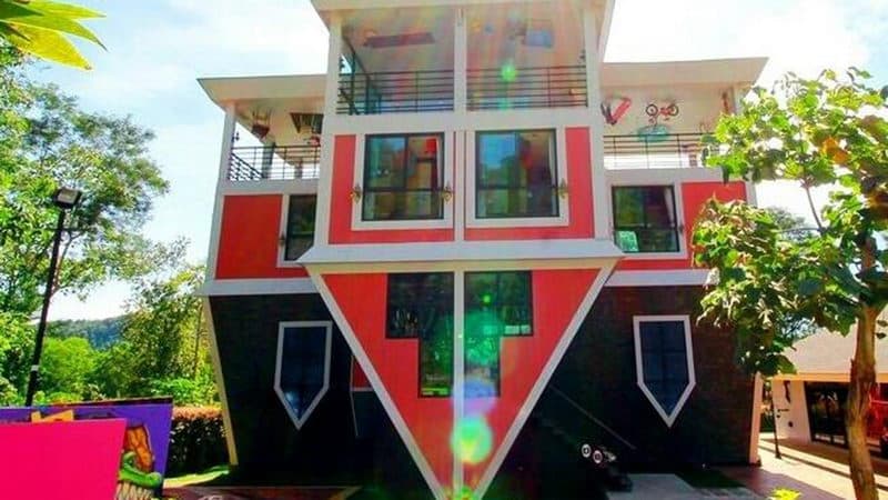 Upside Down House2.jpg