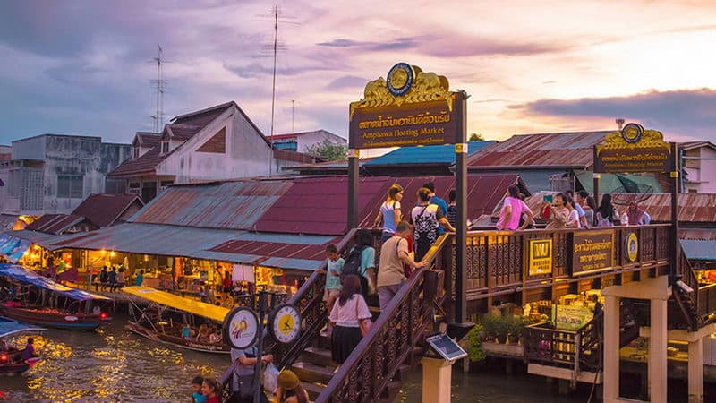 Amphawa floating market