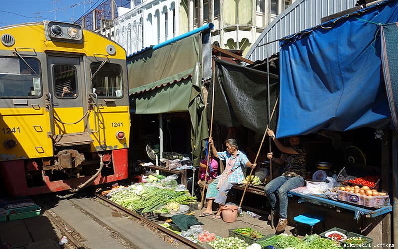 Fantastic Things & Guides in Unique Maeklong Railway Market | UME Travel