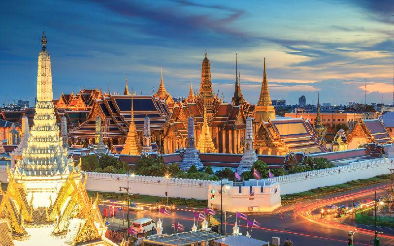 Wat Phra Kaew on the grounds of Grand Palace.jpg