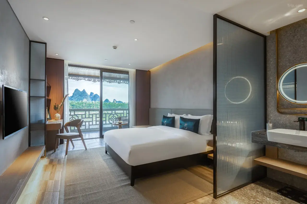 Percent Hotel by Li River