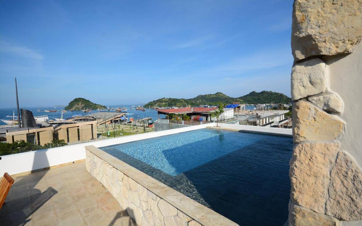 Harbour Komodo Hotel