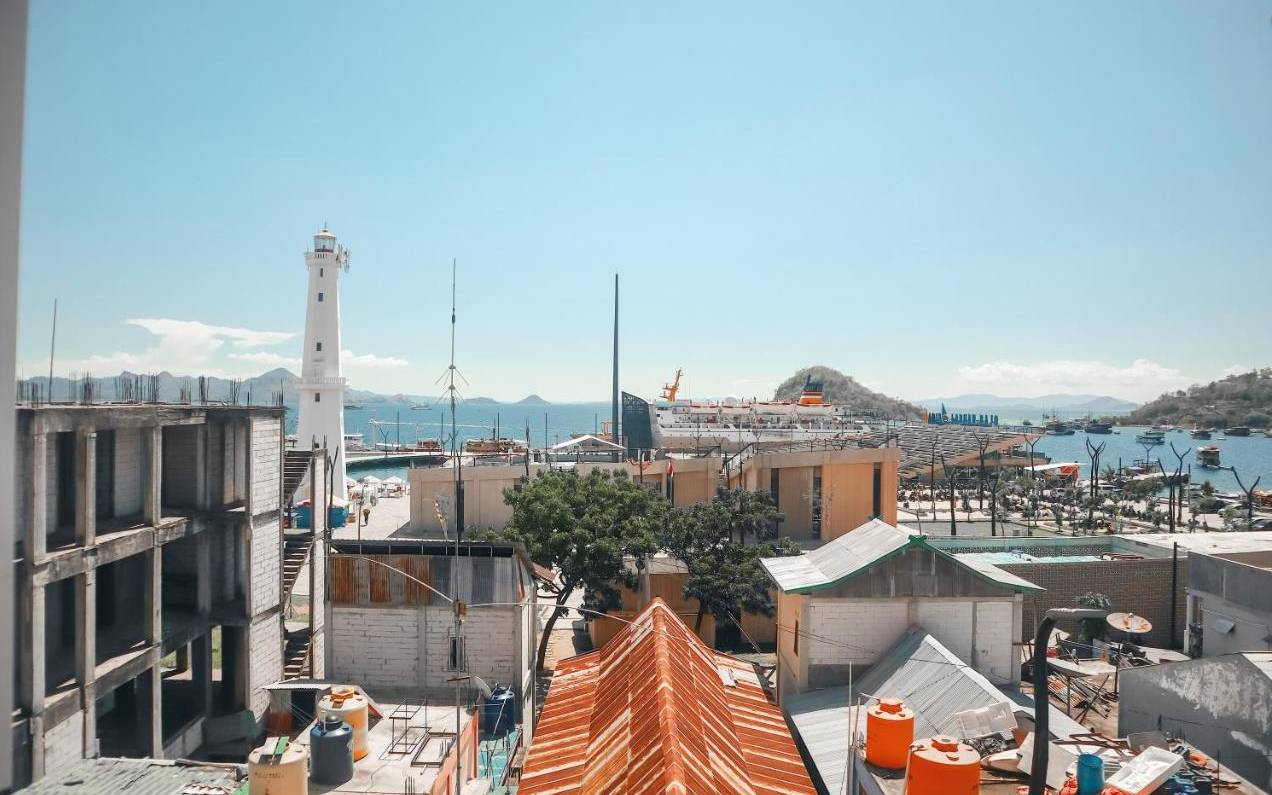 Harbour Komodo Hotel