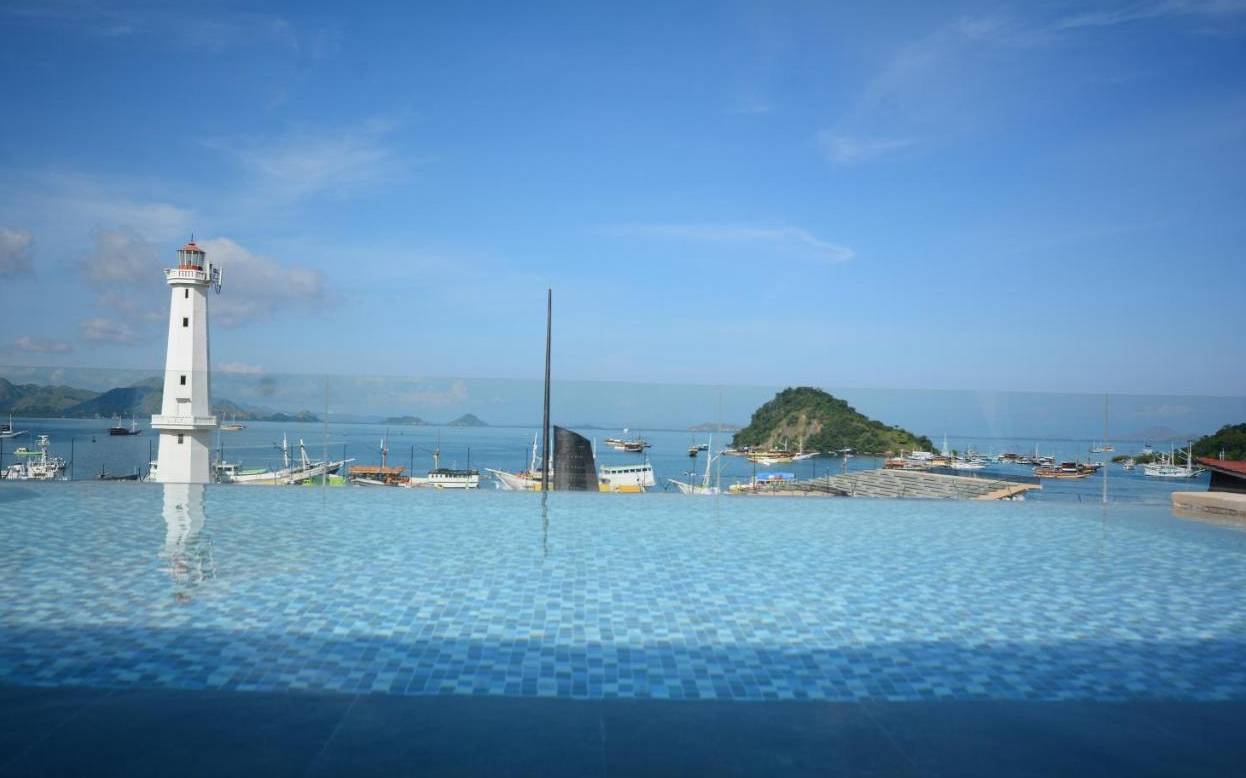 Harbour Komodo Hotel