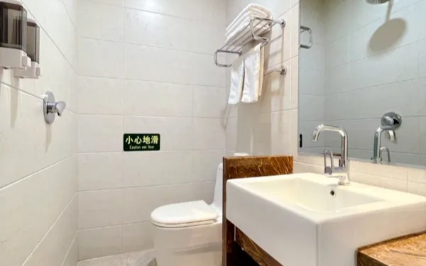 Xuexiang Xueyun Holiday Hotel