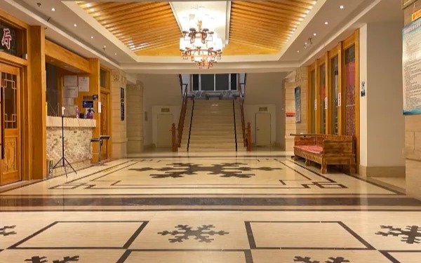 Xuexiang Xueyun Holiday Hotel