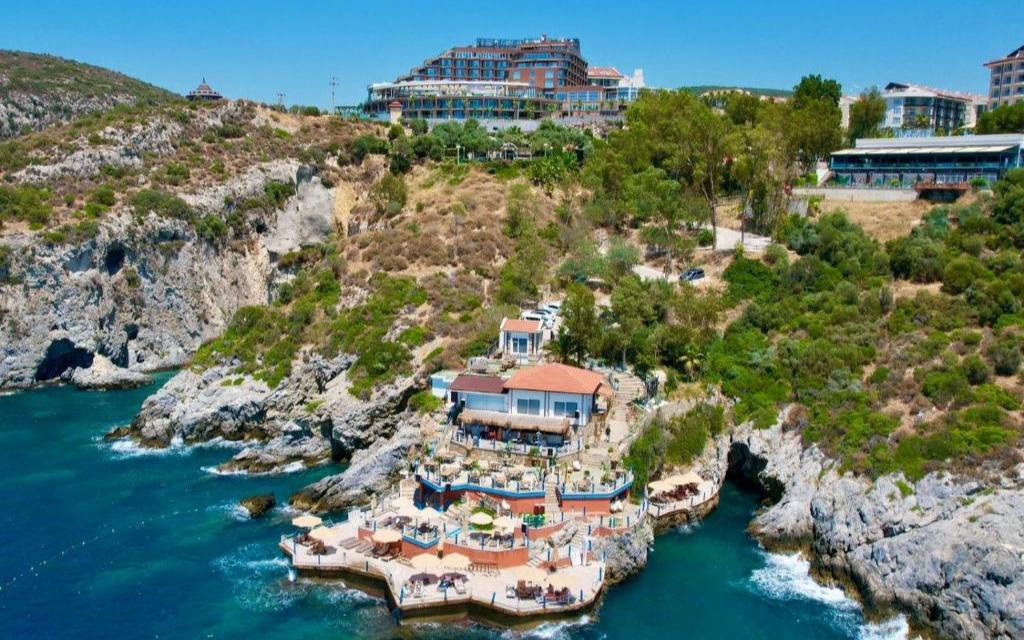 Qlusive Hotel