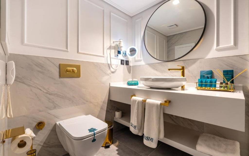 Qlusive Hotel