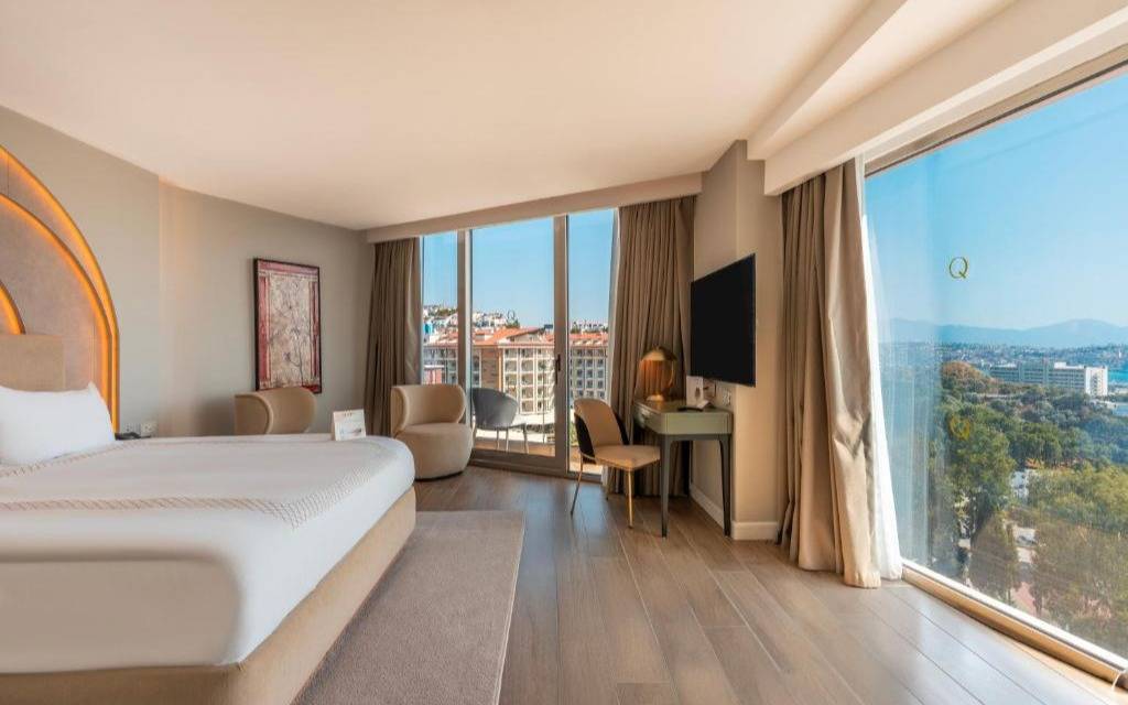 Qlusive Hotel