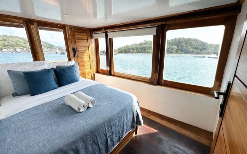 Sailing Komodo Liveaboard