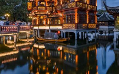 Tea tasting at Huxinting Teahouse of Yu Garden