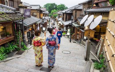  A Guided Walking Tour in Japan