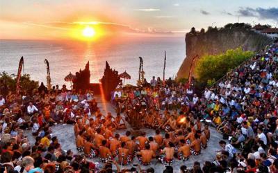 Kecak and Fire Dance at Uluwatu Temple(Balinese Traditional Dance Show)