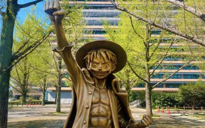 One Piece statues group in Kumamoto