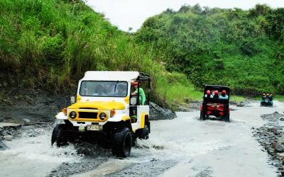 Puning Hot Spring with 4x4 Jeep ride