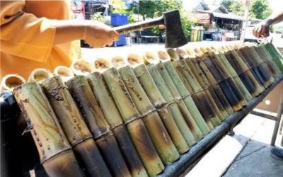 A picnic lunch with tasty snacks and seasonal fruits and drinks prepared beside the Yulong River.