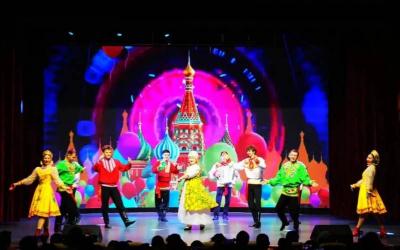 Russian music and dance show(the show closes on each Monday)