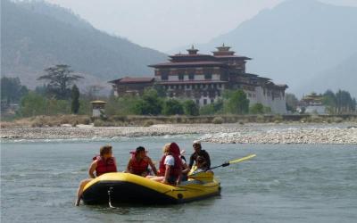A 2-hour rafting experience in Punakha