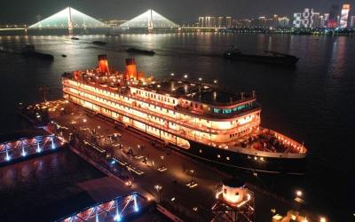 Evening Zhiyin Cruise